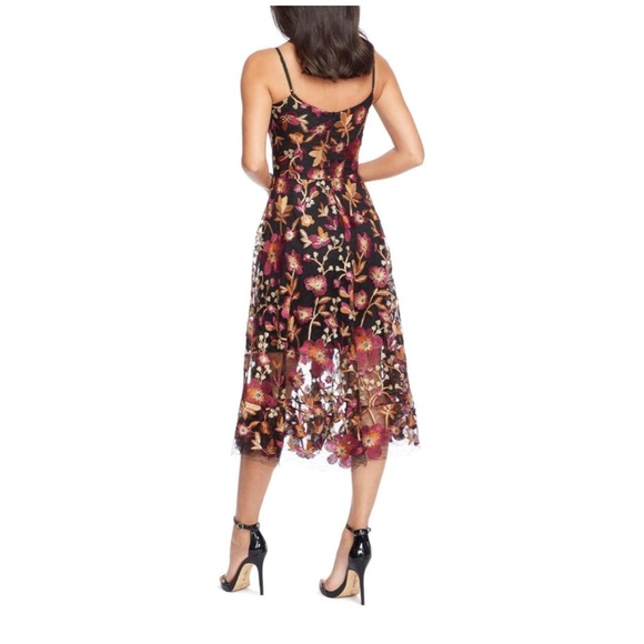 Dress the Population Uma Plumeria
Embroidered Dress Item #5884046 - Picture 10 of 12